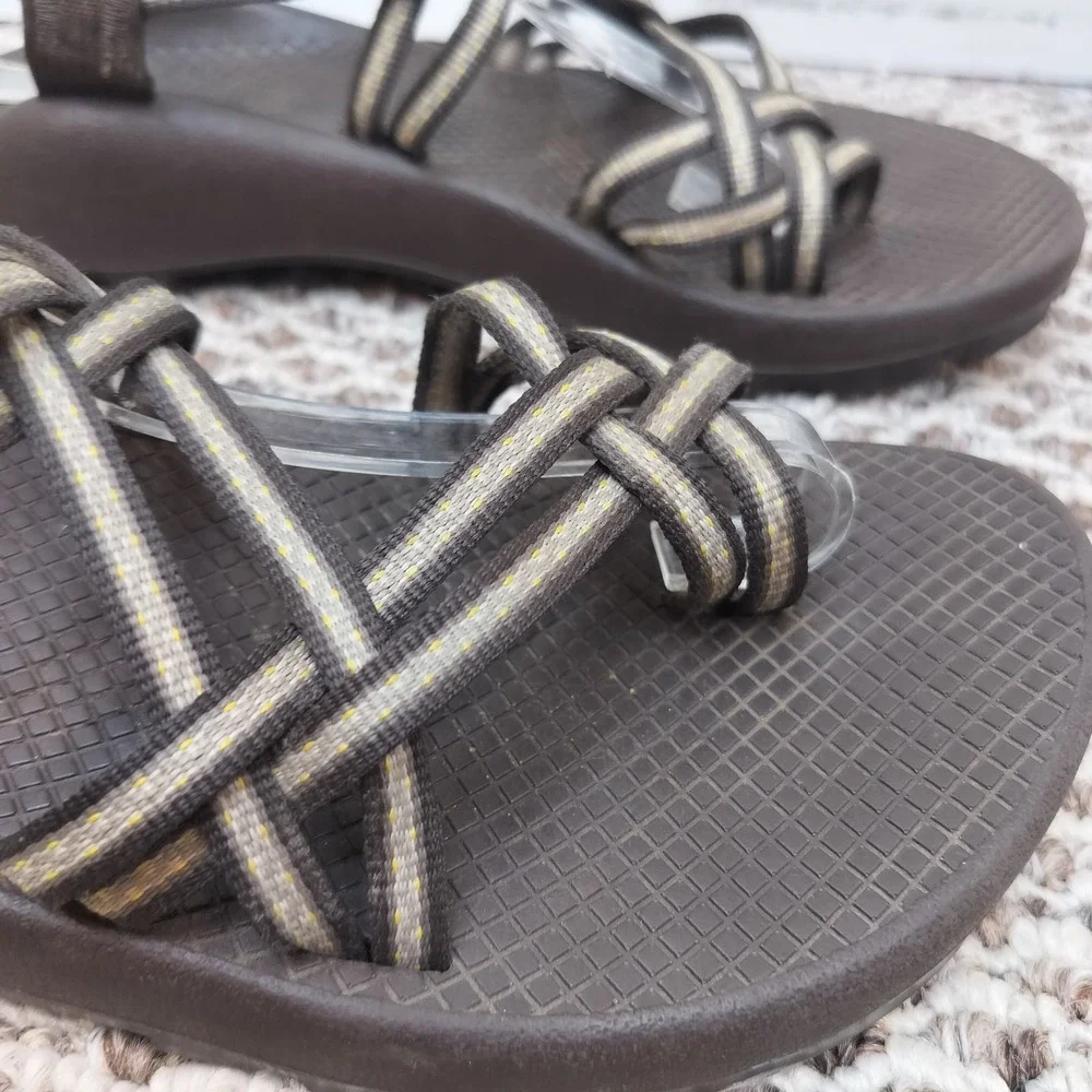 Chaco Cloud Sandals Athletic Hiking Sandals Toe Loop Brown